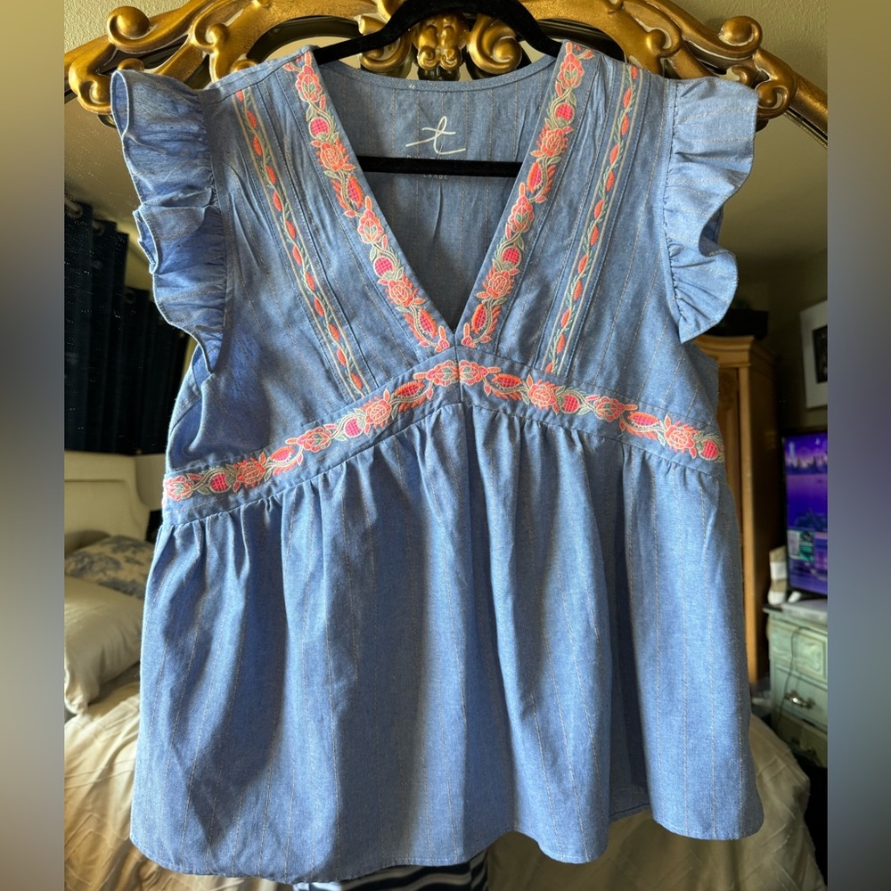 Talia v neck embroidered ruffle top large